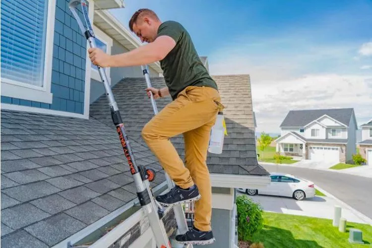 How to put a ladder on a sloped roof