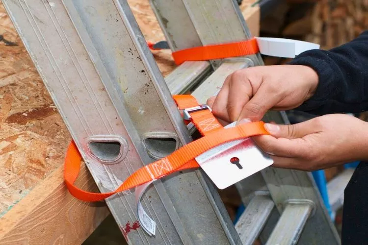 How to tie off a ladder for safety