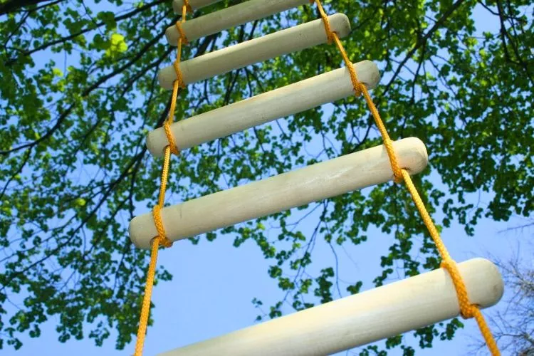 How do you attach a rope ladder to a tree