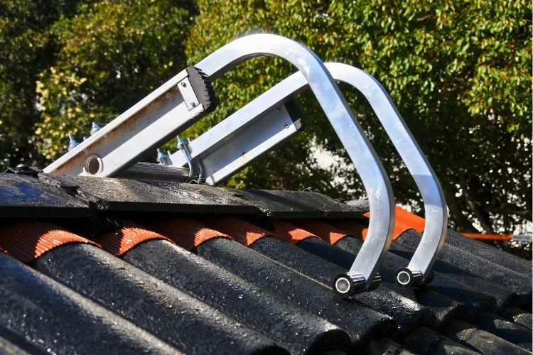 How to make a roof ladder hook