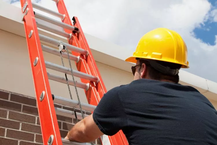 What is the best method of securing a ladder