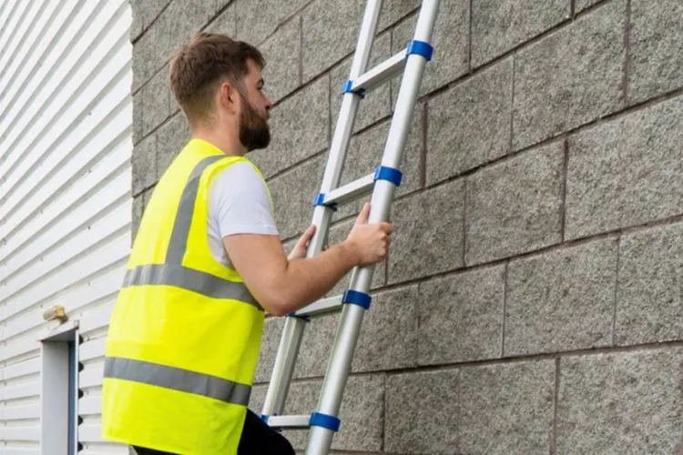 Do telescopic ladders have to be fully extended