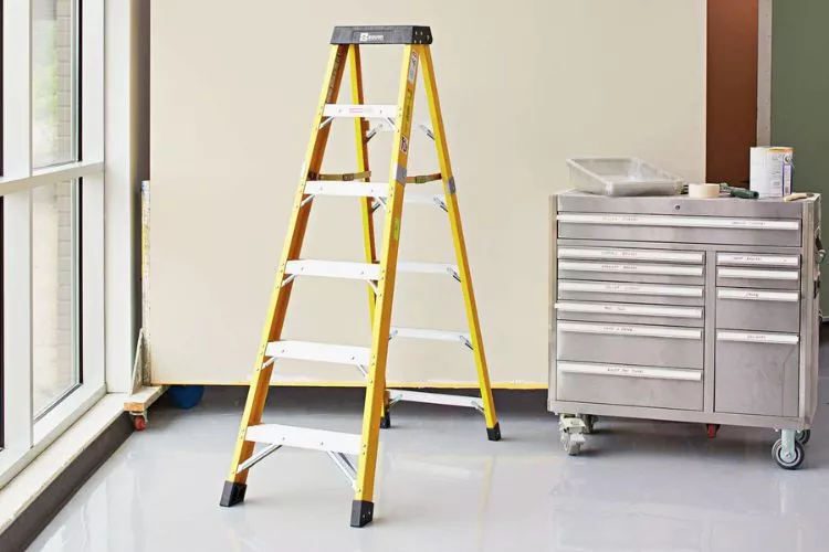 How wide are step ladders