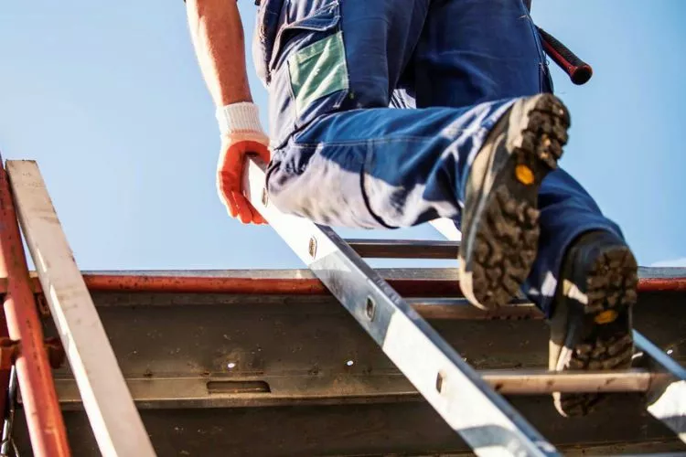 What are the OSHA rules for damaged ladders