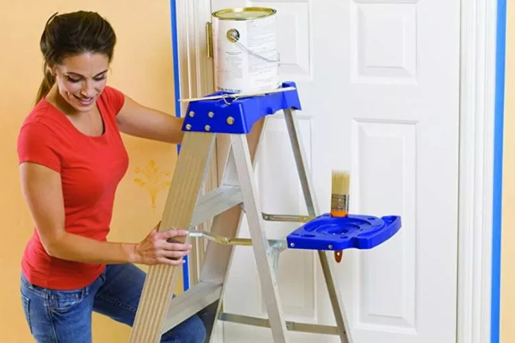 How to remove paint from a metal ladder