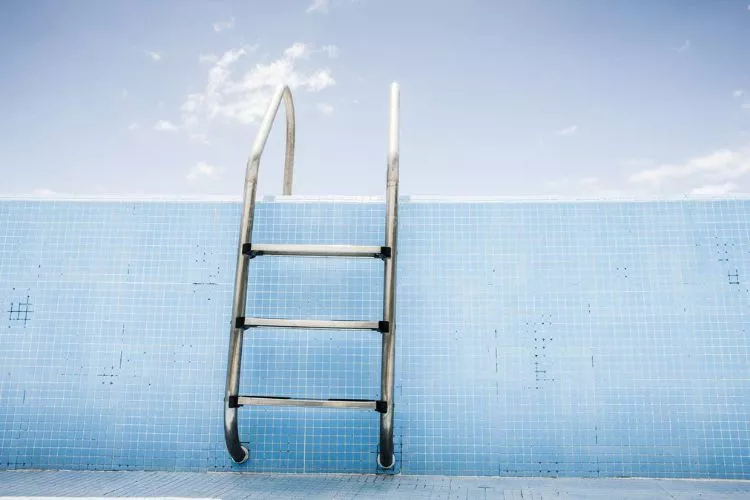 How do I stop my pool ladder from rusting