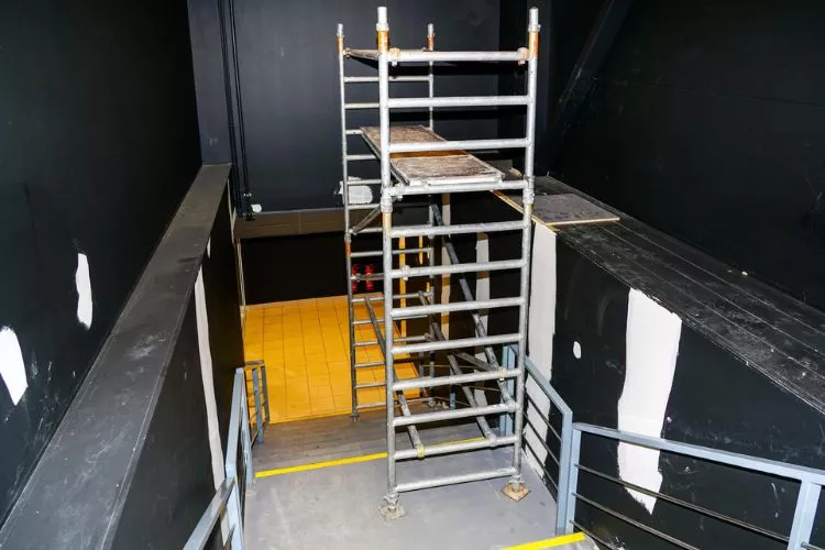Is Combination Ladder Better Than Scaffolding