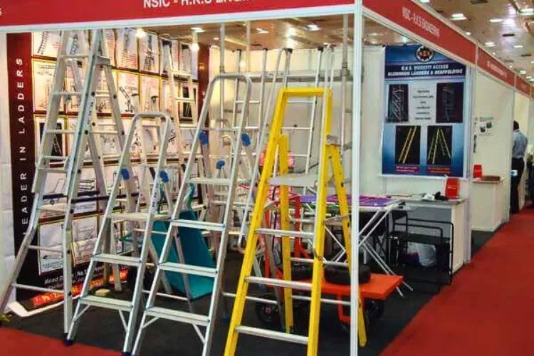 What are the disadvantages of aluminum ladders