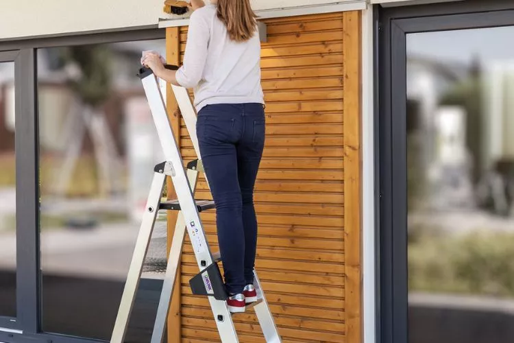 What are the rules of using a step ladder