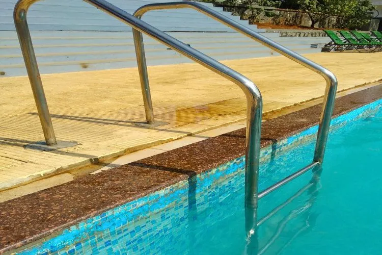 Selecting the Right Pool Ladder Mat
