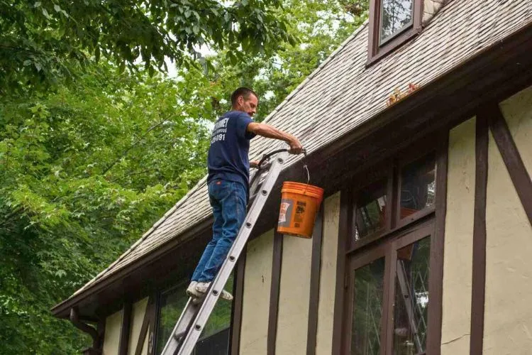 Where to Place Ladder When Cleaning Gutters