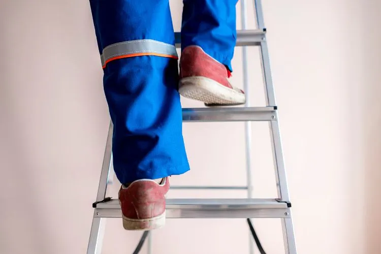 Safety Guidelines for Ladder Use